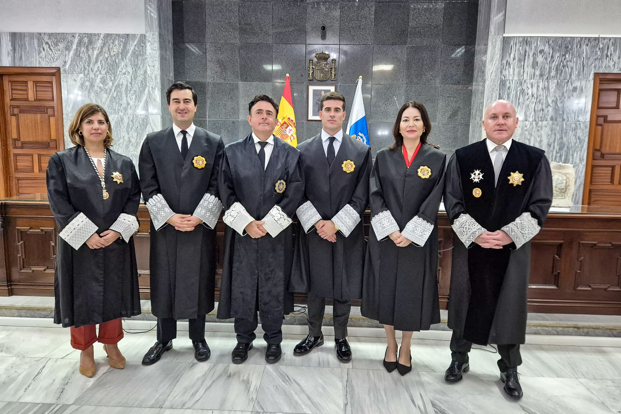 Portada de Gloria Oramas, Decana del Ilustre Colegio de Procuradores de Santa Cruz de Tenerife, asiste a la toma posesión de Sergio Aliaga y Manuel Alcaide como magistrados en el TSJC
